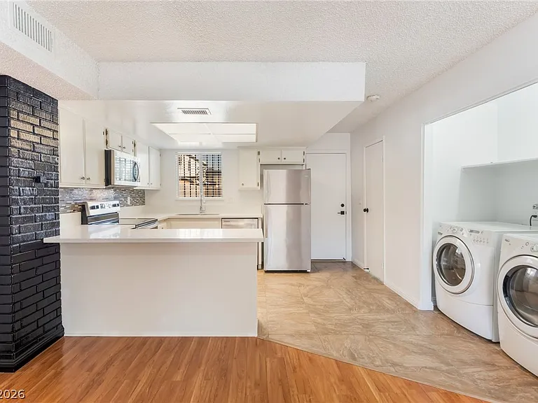 1406 N Jones Blvd — Photo 7