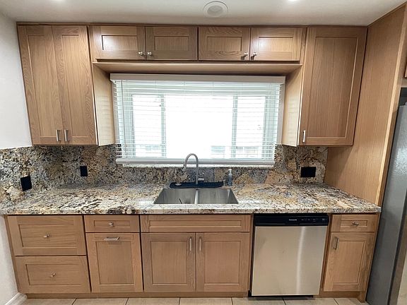 2nd image of 3901 E Livingston Dr