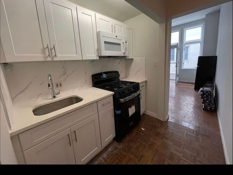 1st image of 21 Harding Ave Floor 1