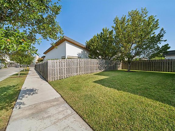 4th image of 7635 NW 103rd Pl