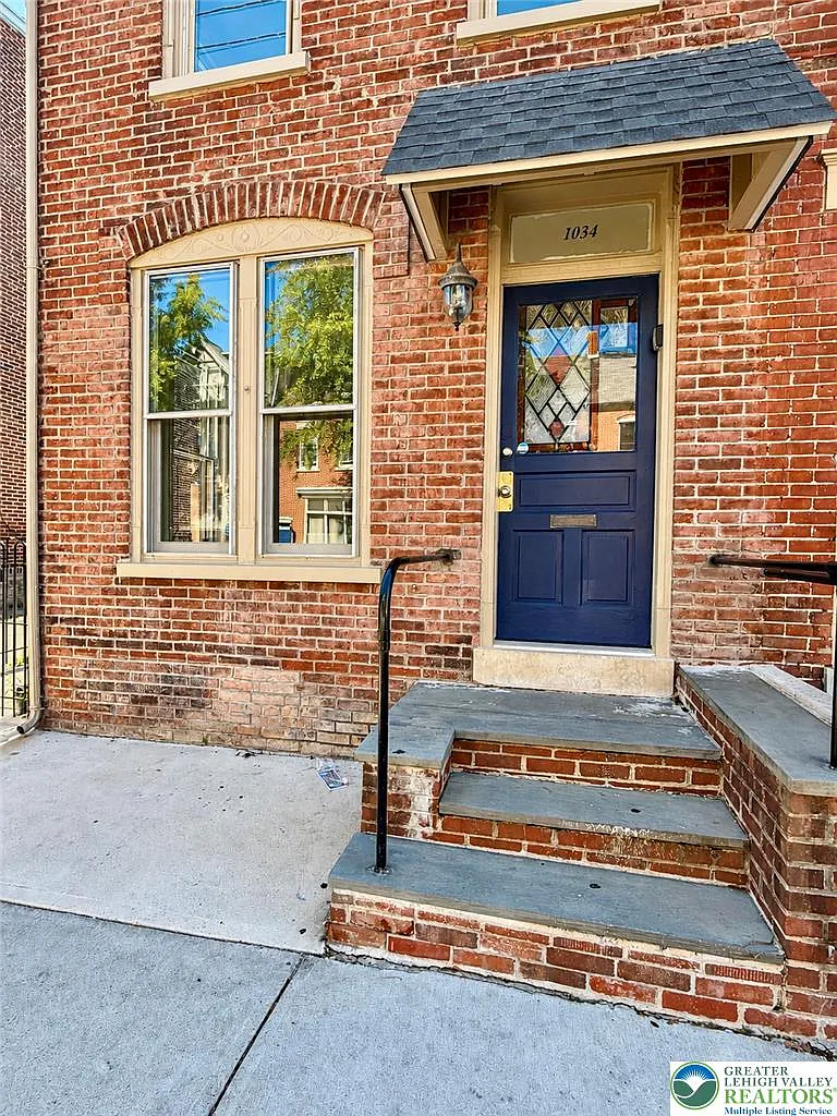 5 bed, 1.5 bath, 364 sqft, $2,000 — Photo 4