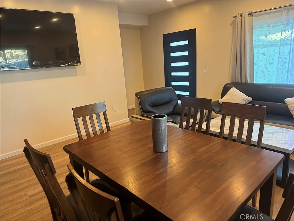 3 bed, 1302 sqft, $4,500 — Photo 4