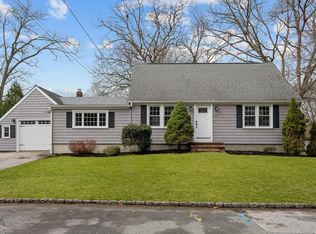 111 Verndale St, Warwick, RI 02889