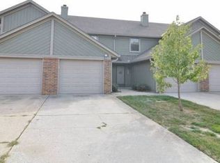237 SW Pinetree Ln, Lees Summit, MO 64063