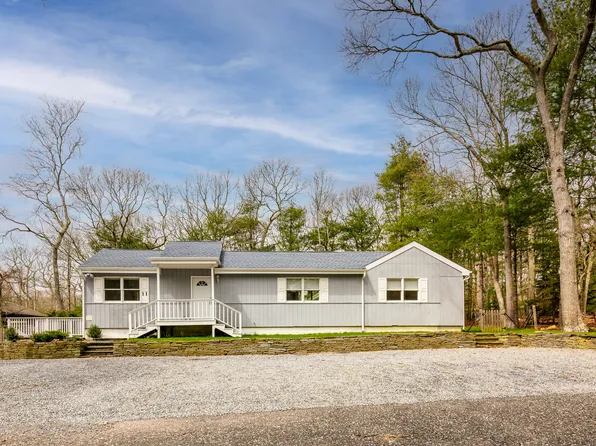 11 1st St, East Hampton, NY 11937