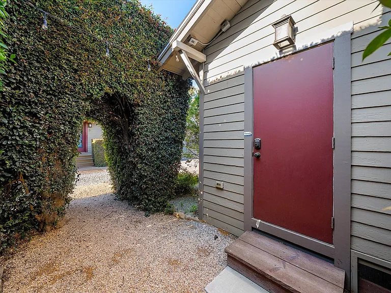 617 De La Vina St — Photo 33