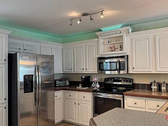 5th image of 117 E Harbor Dr