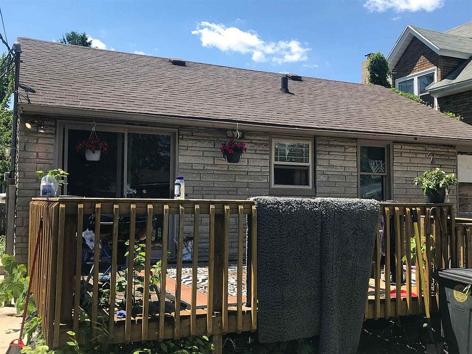 2nd image of 2214 Oliver St