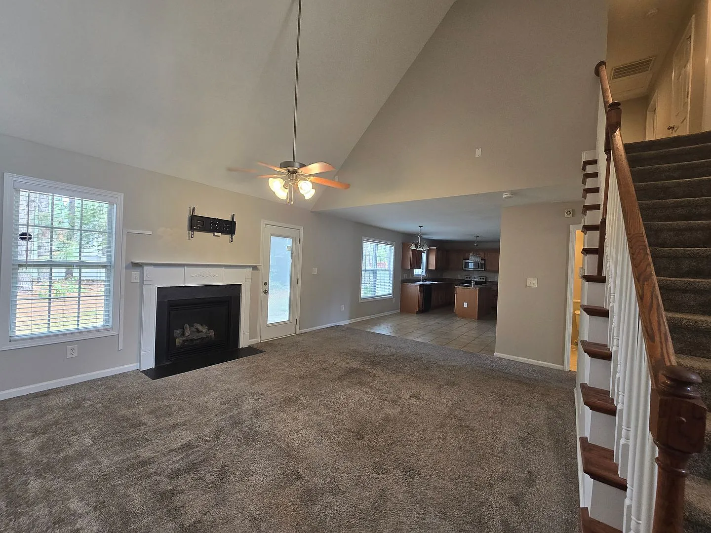 New Listing!! — Photo 4