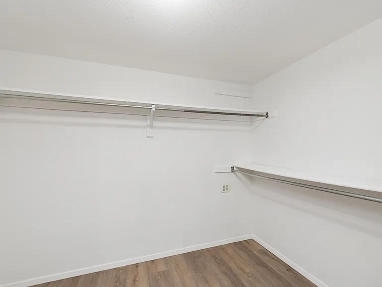 513 Hunters Glen St — Photo 17