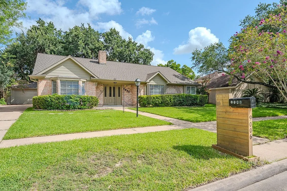 4 bed, 2118 sqft, $1,951 — Photo 2