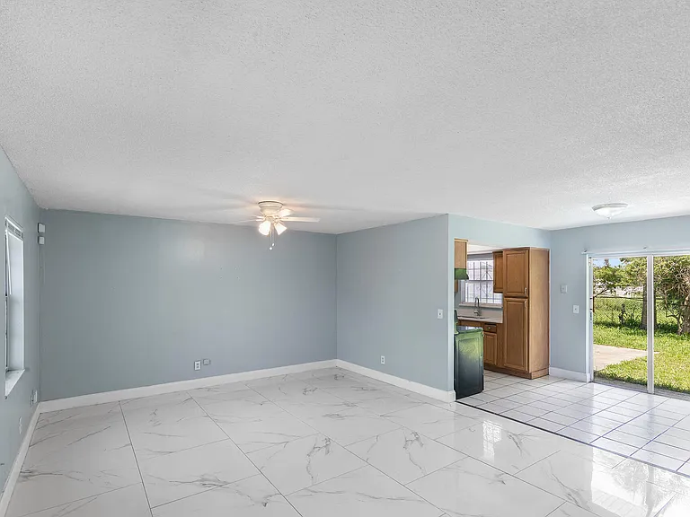 2137 San Jose Blvd — Photo 4