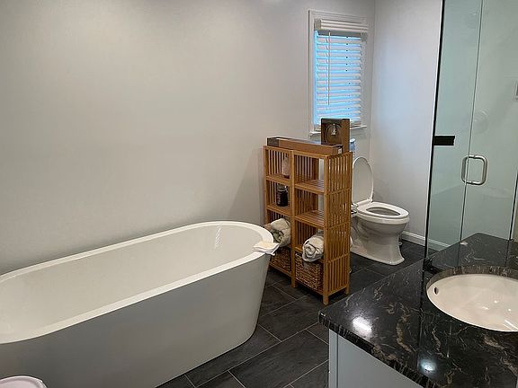Master bath tub
