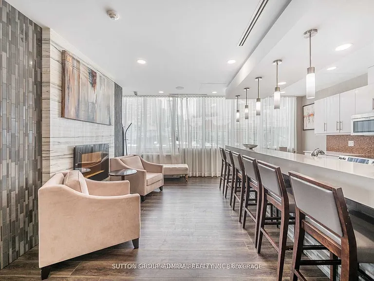 825 Church St #301 — Photo 16