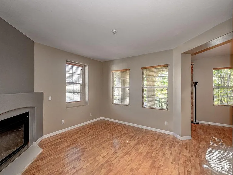 28205 Canterbury Ct — Photo 6