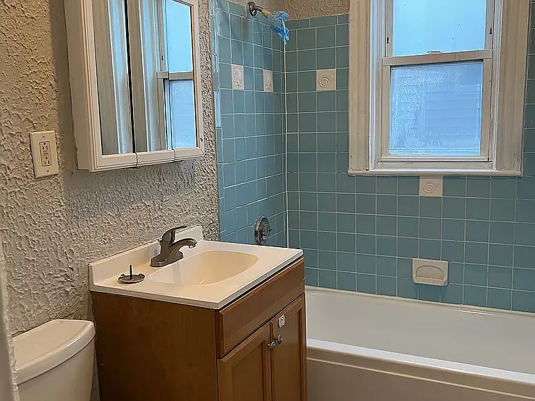 3 bed, 1100 sqft, $2,695 — Photo 3