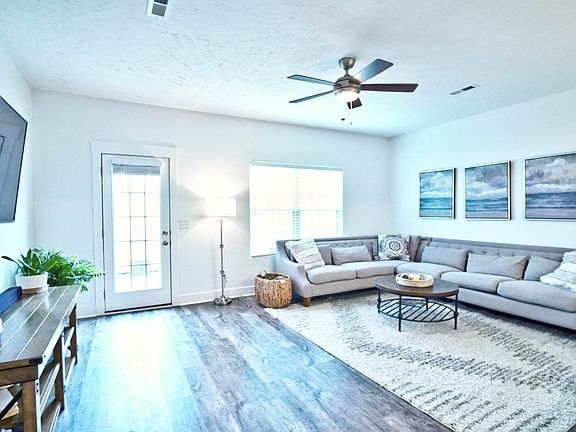 3rd image of 2418 Lightbend Dr