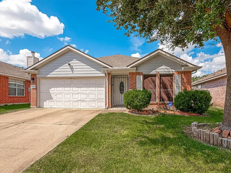 10902 Primrose Acres Ln — Photo 1