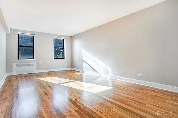 Rented by Anchor Associates | media 10