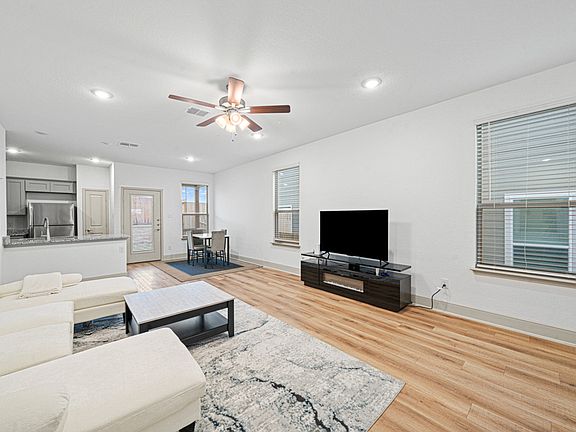 5th image of 7516 Magnolia Vlg #101