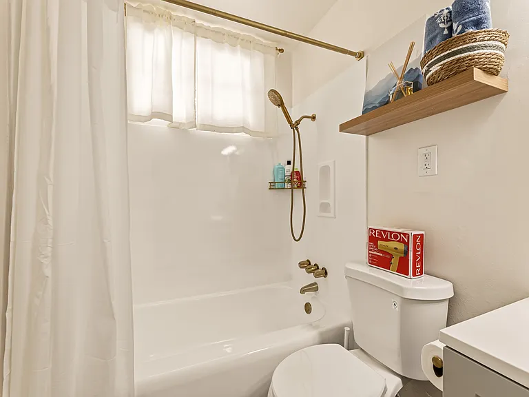 1105 W Berkeley Ct — Photo 6