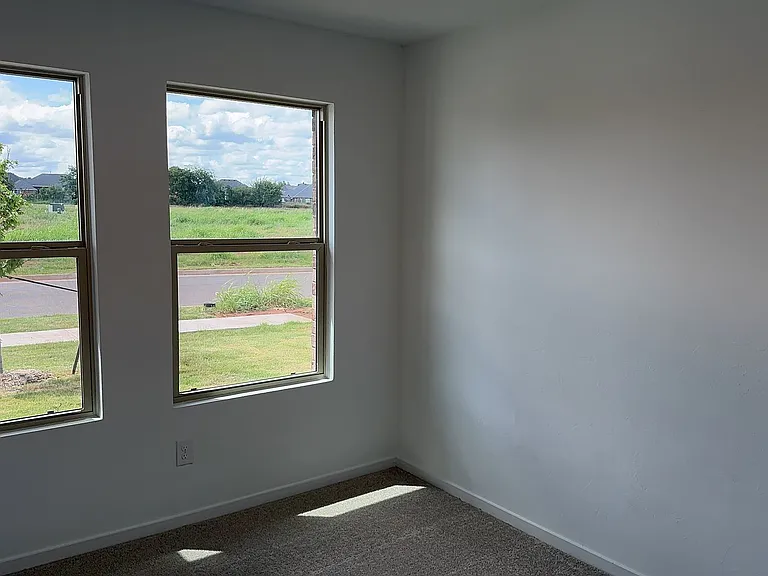 1925 Honey Locust Dr — Photo 13