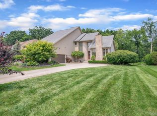 8380 Woodspur Dr, Commerce Township, MI 48382