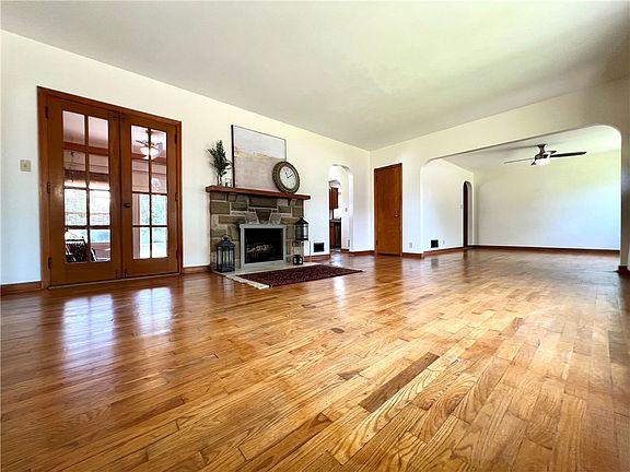 3rd image of 1303 Croydon Rd