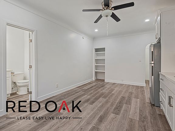 4th image of 706 3/4 N Saint Andrews Pl #208