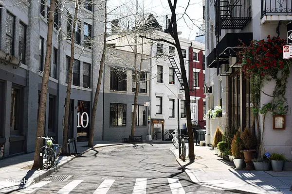 Rented by Sotheby's International Realty | media 14