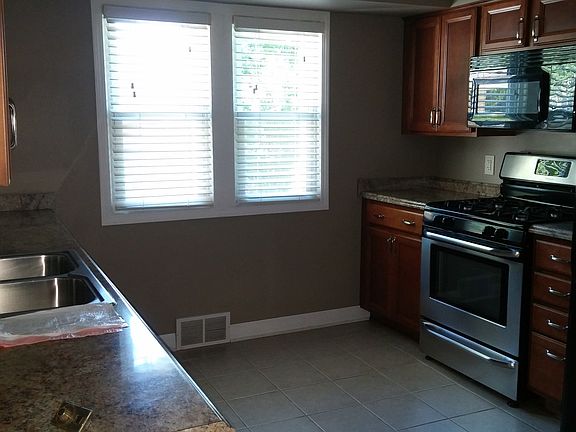 4th image of 10864 W Mount Vernon Ave