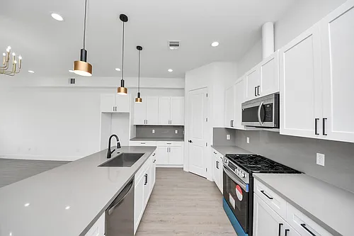 4129 E Toliver St Photo 1