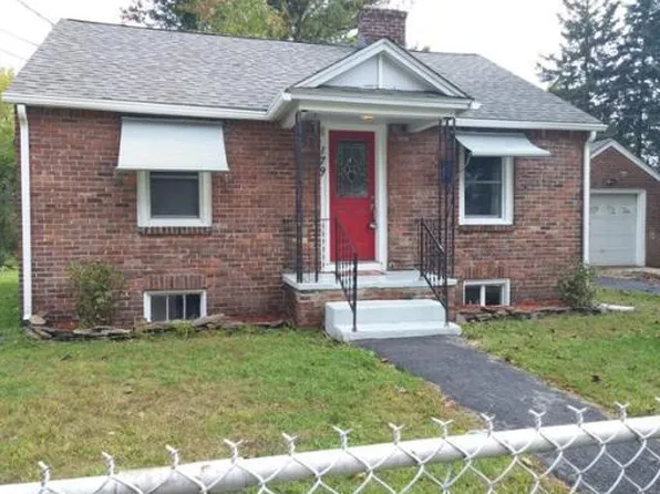 179 Santa Barbara St, Springfield, MA 01104