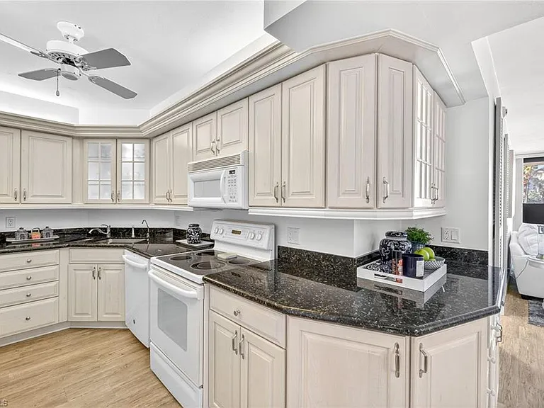 4001 Gulf Shore Blvd N #105 — Photo 10