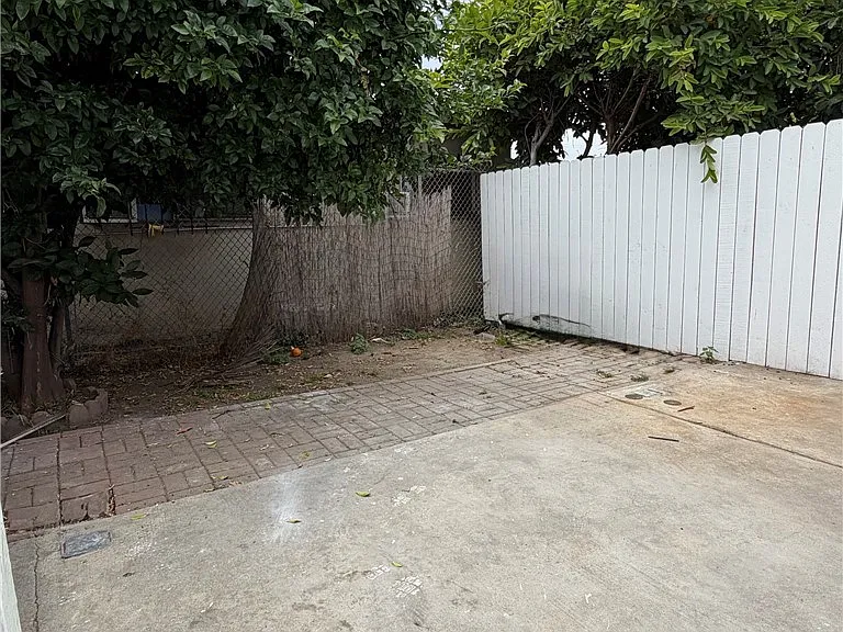 304 W Cedar St — Photo 7