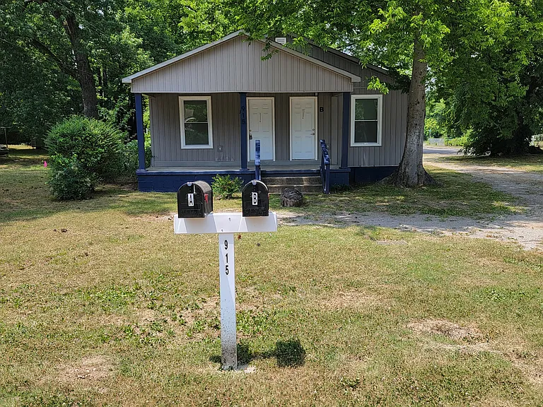 Magnolia Dr NW — Photo 2