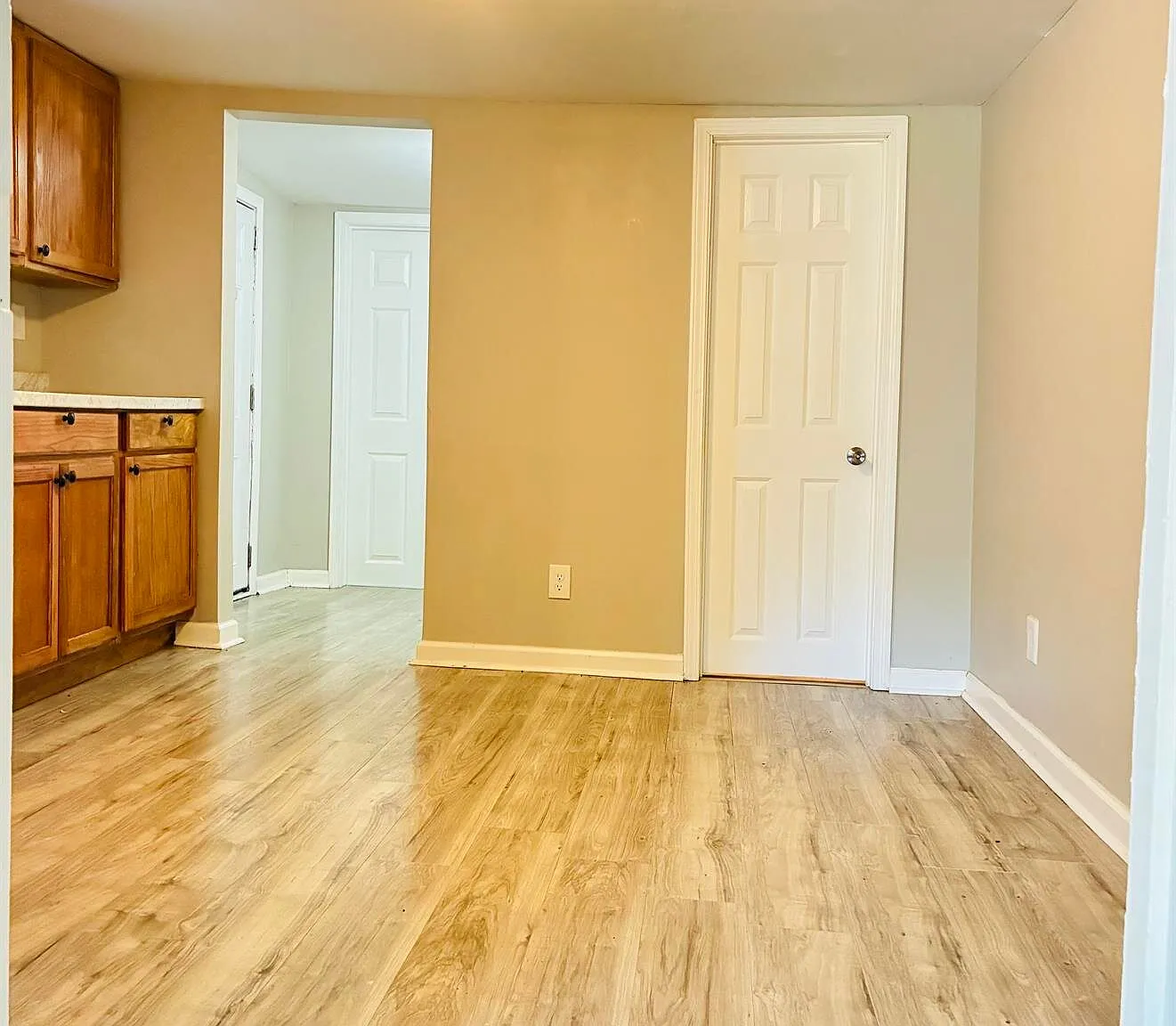 425 Van Buren St — Photo 3
