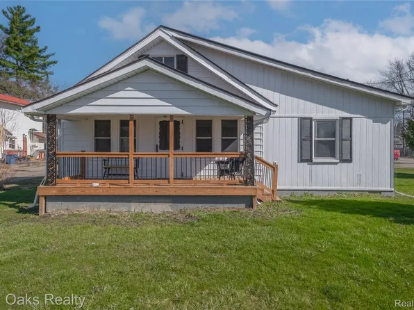 6123 Lapeer Rd, Burton, MI 48509