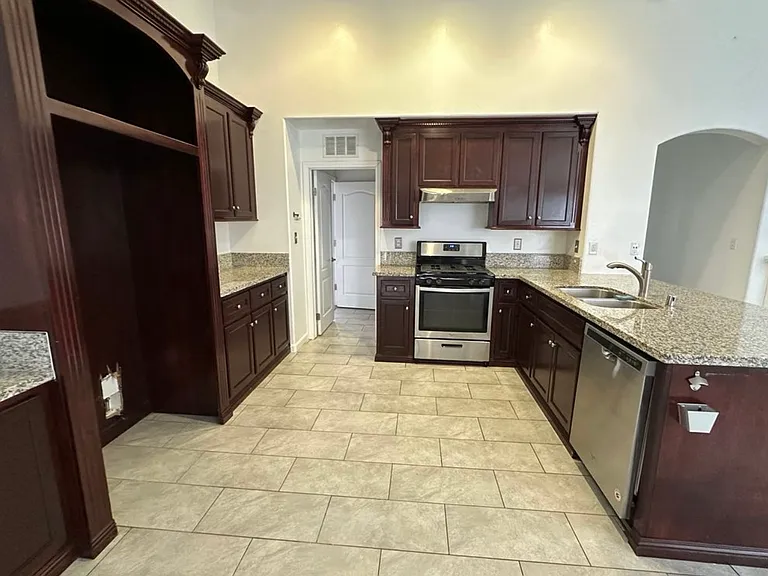 2608 Rain Dr — Photo 2