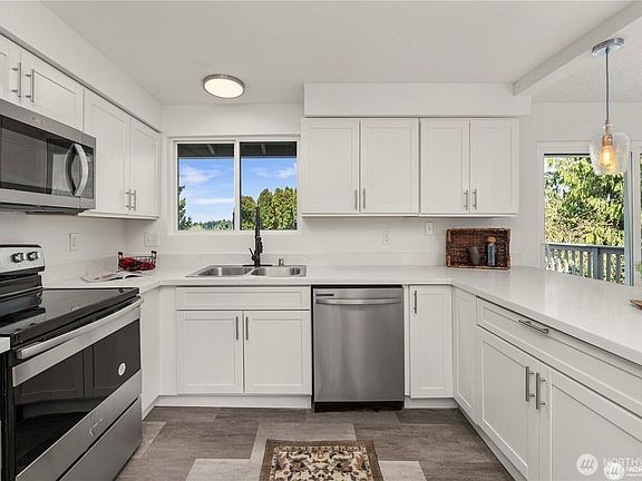 3rd image of 5033 37th Street NE