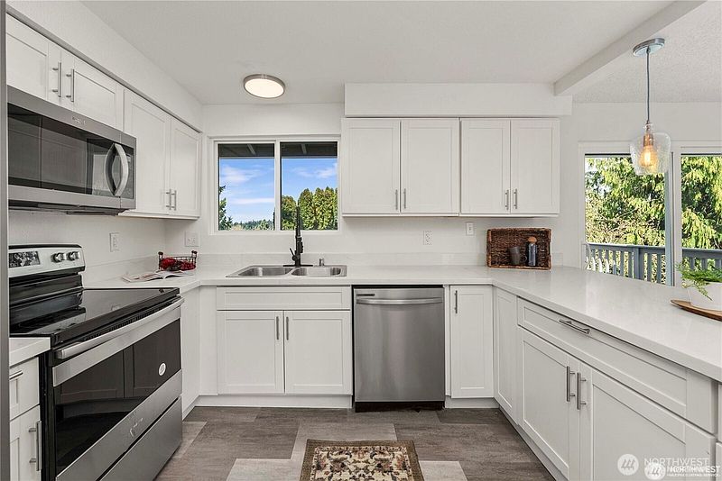 3rd image of 5033 37th Street NE