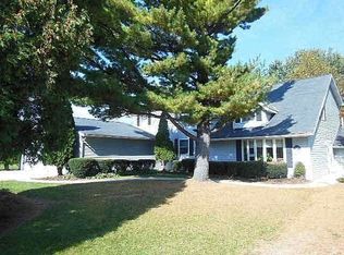 1908 Center Dr, Temperance, MI 48182