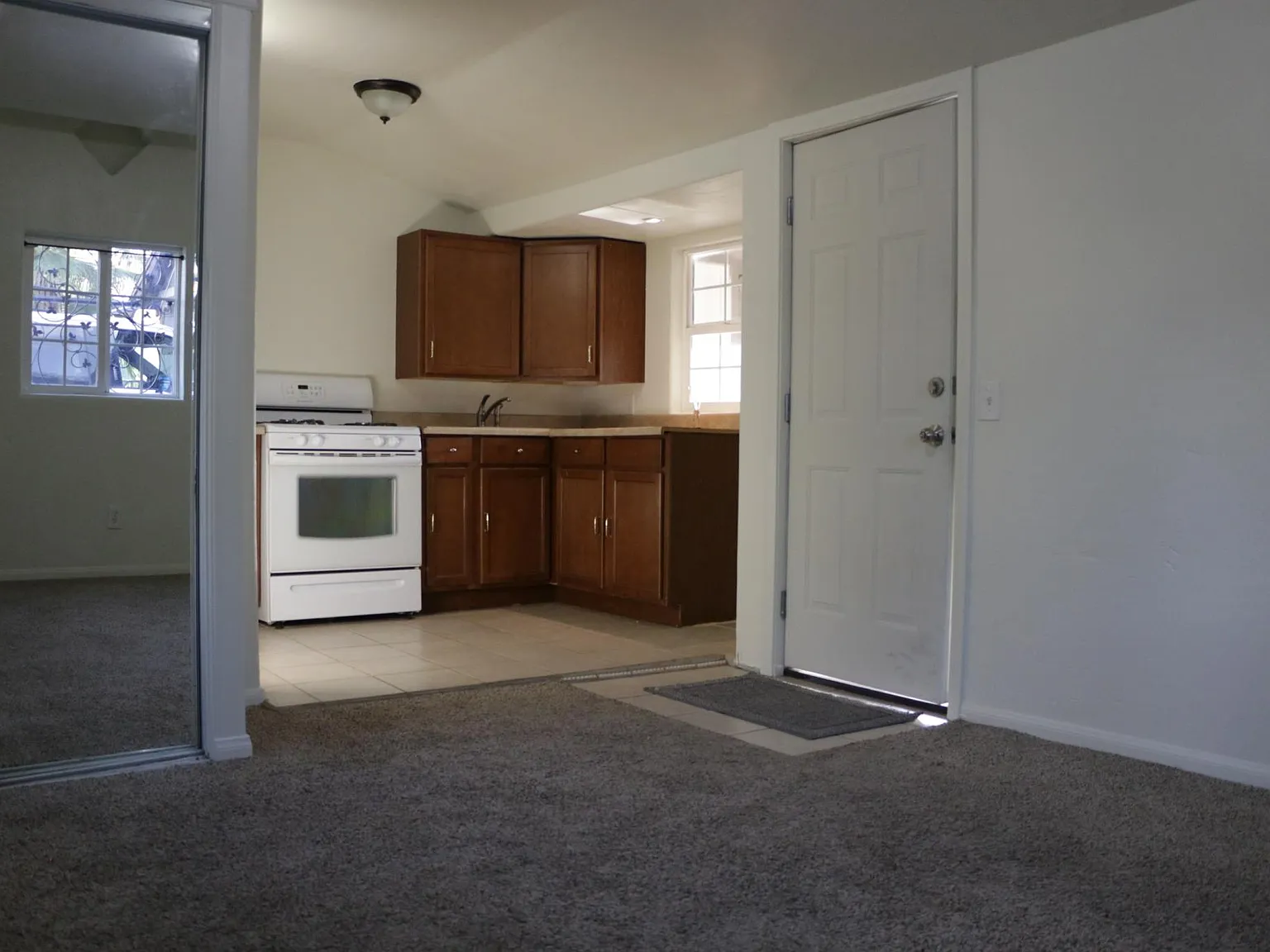 1031 Campus Ave — Photo 1