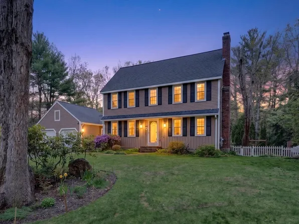 40 Old Farm Rd, North Attleboro, MA 02760