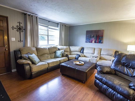 3rd image of 4608 Blairwood Dr