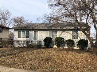 308 Cherry Hill Rd NW, Cedar Rapids, IA 52405