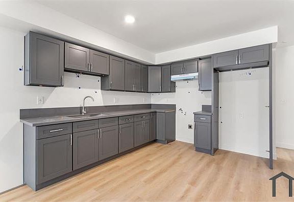 2nd image of 707 W 80th St #709