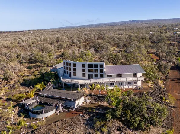 92-8695 Jacaranda Dr, Captain Cook, HI 96704