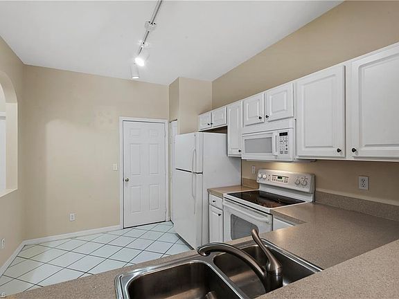 4th image of 3002 Palmetto Oak Dr APT 104