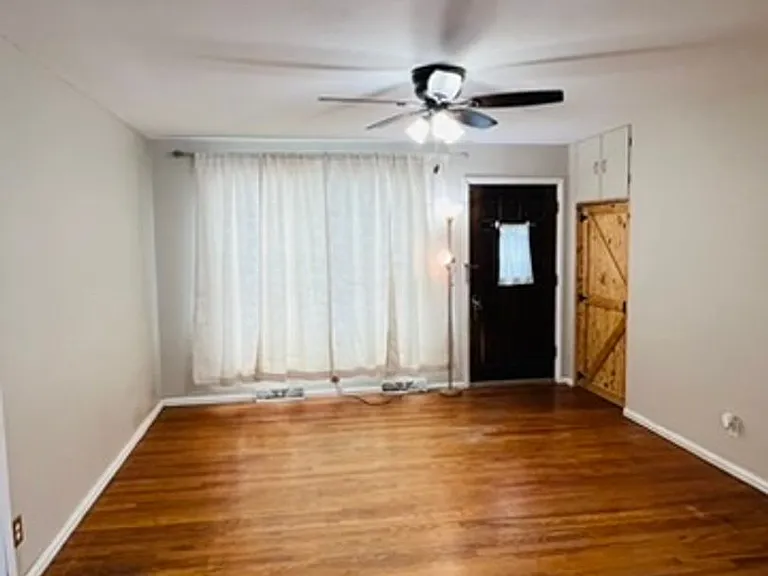 502 S Calhoun St — Photo 2